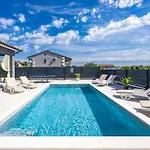 S&v By Interhome Willa Pula
