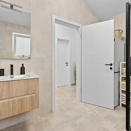 S&v By Interhome プーラ