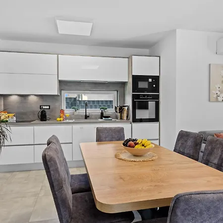 S&v By Interhome * プーラ