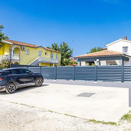 Villa S&v By Interhome Pula