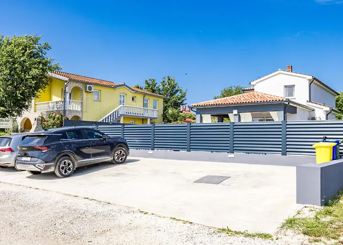 Villa S&v By Interhome Pula