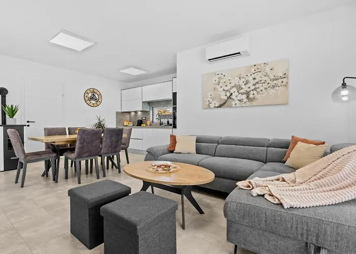 S&v By Interhome Pula