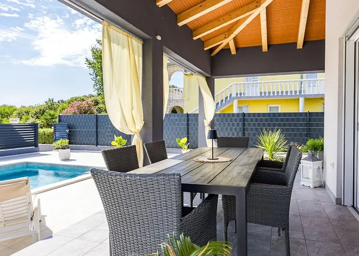 S&v By Interhome Villa